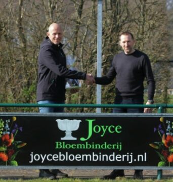 Joyce Bloembinderij uit ‘t Harde nieuwe bordsponsor.