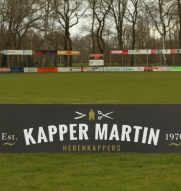 DSV’61 verwelkomt Kapper Martin als nieuwe reclamebordsponsor.