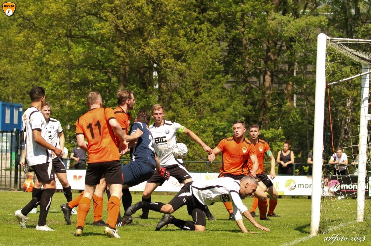 DSV vergeet tien minuten te voetballen: 4 – 0 in Ermelo.