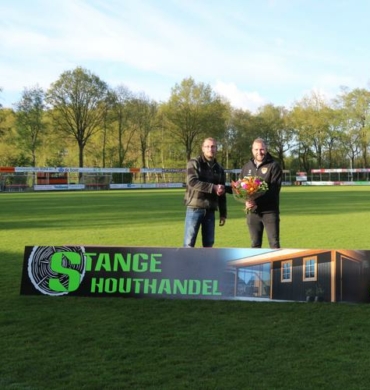 Stange Houthandel uit Elburg heeft haar sponsoring bij DSV’61 gecontinueerd en uitgebreid!